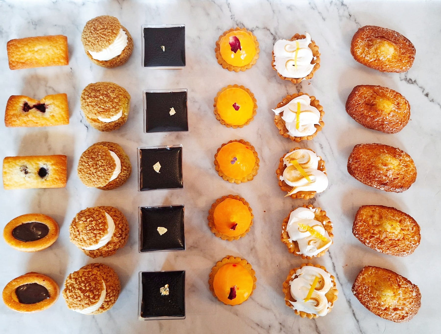 Petit four selection set A(30 delicious petit fours)